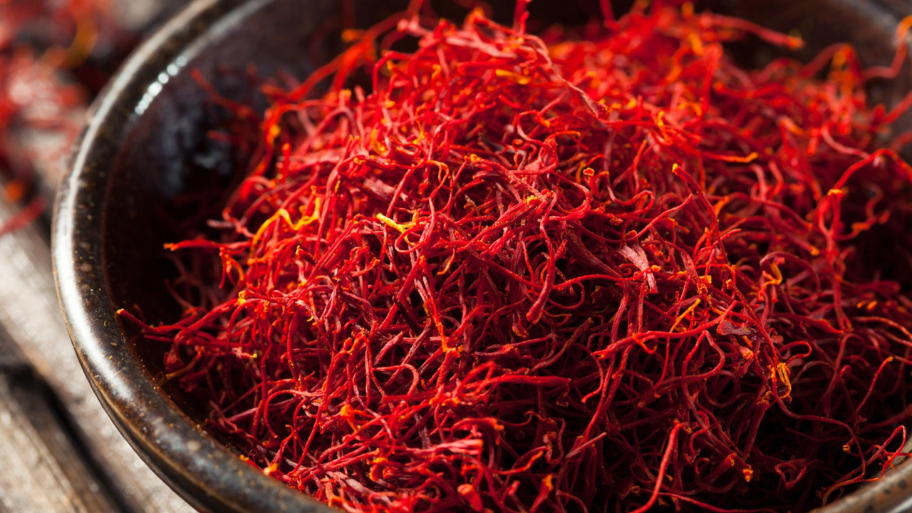 Tek bir tutamı bile şifa dağıtıyor. Faydalarını duyan aktara koşuyor