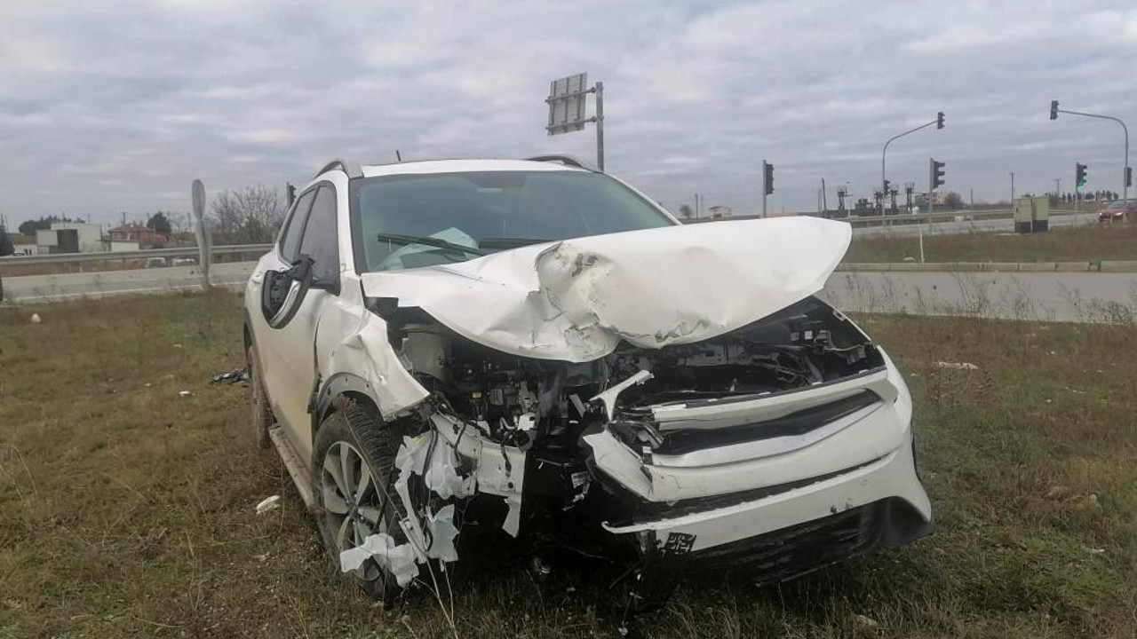 Işık ihlali yapan sürücü kazaya sebep oldu: 3 yaralı