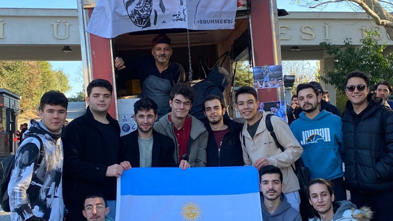 Messi için 'hayır lokması' döktürüldü. Arjantin bayrakları açıp tezahürat da yaptılar