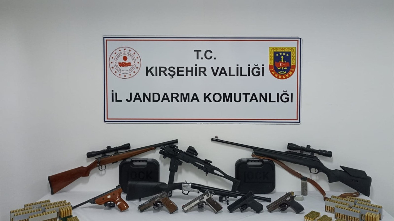 Ev değil adeta tam bir cephanelik