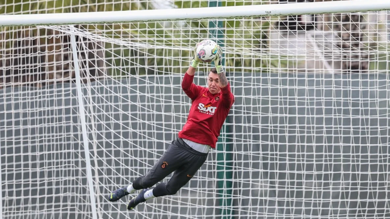 Galatasaray'da Muslera paniği: Cezasını nerede çekecek