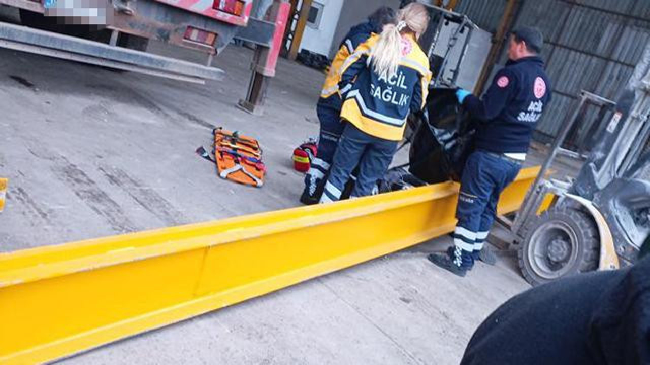 Ankara'da üzerine vinç direği devrilen işçi hayatını kaybetti