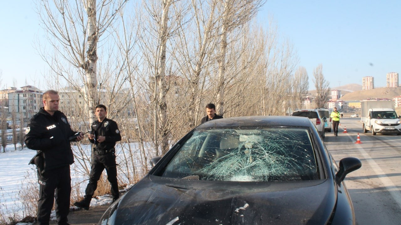 Otomobilin çarptığı yaya yaralandı