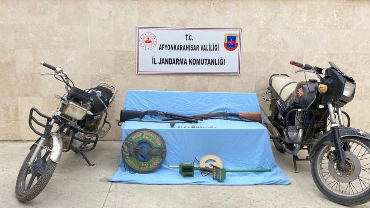 Define avcıları kıskıvrak yakalandı. 16 parça tarihi eser ve dedektör saklamışlar
