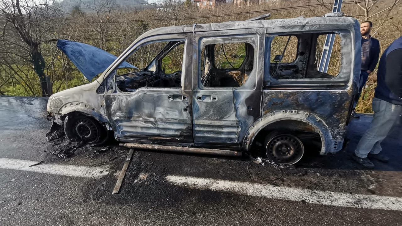 Seyir halindeki araç yandı