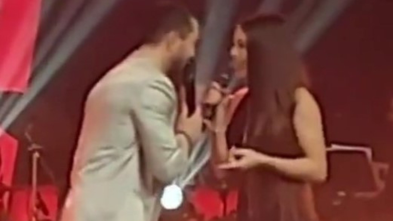 Ayça Ayşin Turan ile Murat Boz'dan romantik düet