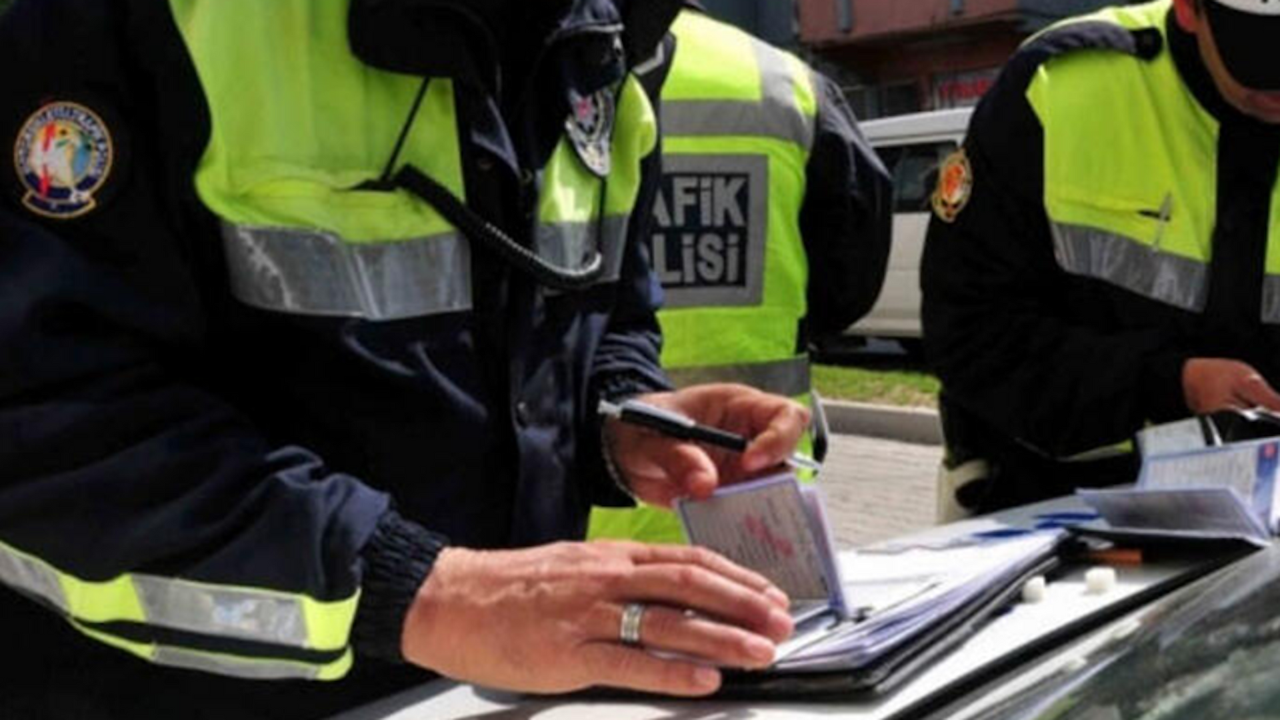 Yeni yılda uygulanacak trafik cezası tarifesi belli oldu. Sıkıysa şimdi trafik kurallarına ve hız sınırlarına uymayın
