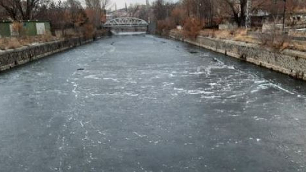 Kars Çayı kısmen dondu. Eksi 9’u gördü