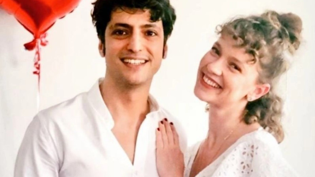 Taner Ölmez ile Ece Çeşmioğlu çifti bebeklerinin yüzünü ilk kez gösterdi