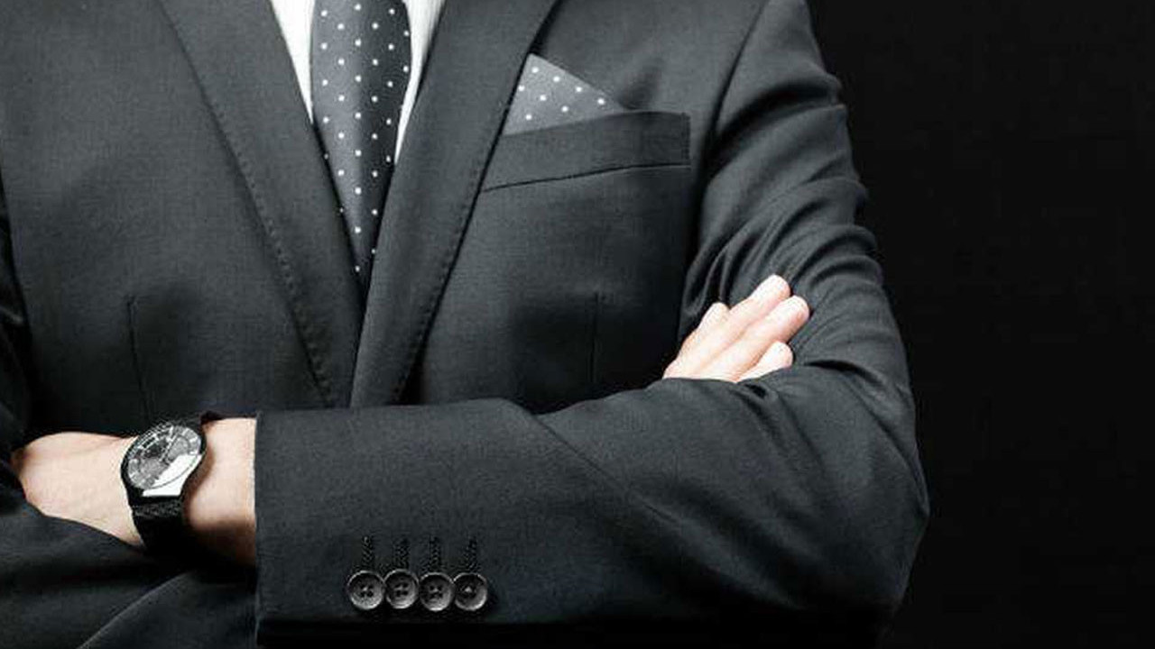 Tarikatla ilişkili bakan görevden alındı