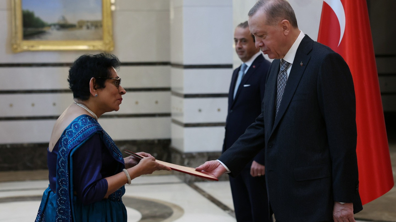 Sri Lanka Büyükelçisi Dissanayake, Erdoğan'a güven mektubu sundu