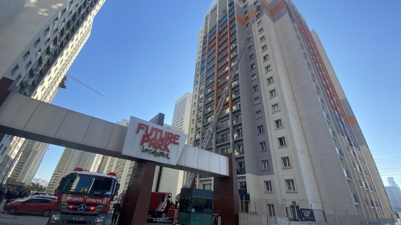 İstanbul'daki 20 katlı gökdelende yangın