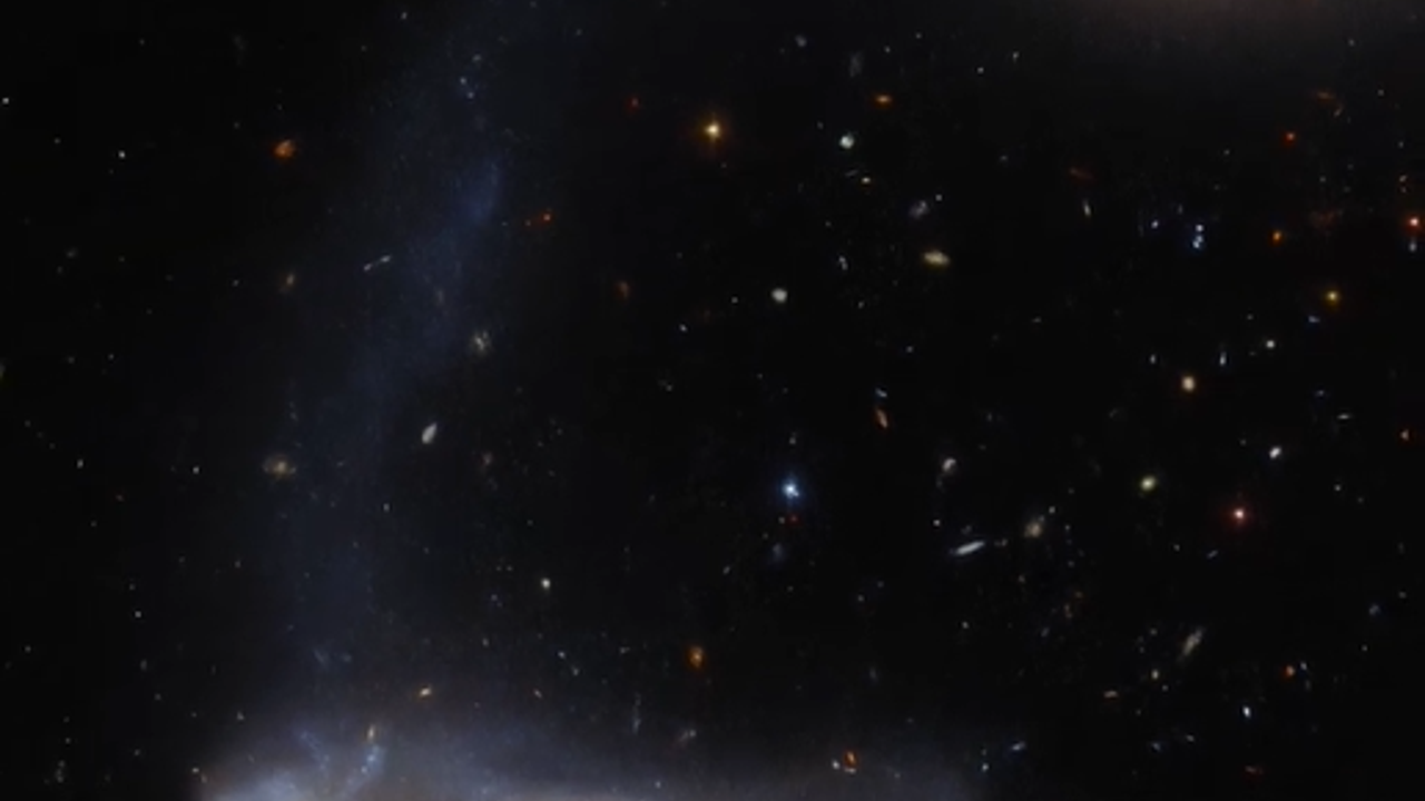 Hubble Uzay Teleskobu’ndan tuhaf keşif: Kollu galaksi