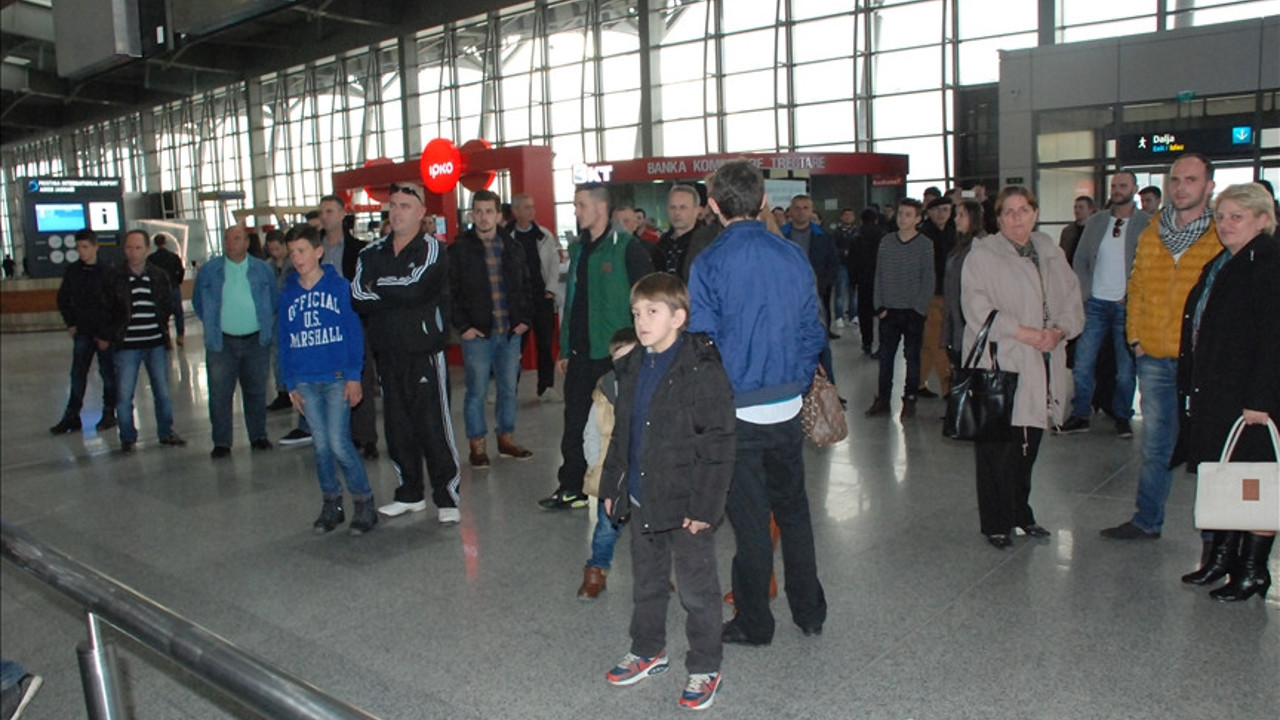 Kosova’da bomba ihbarı nedeniyle kapatılan Adem Jashari Havalimanı tekrar açıldı (28 Aralık 2022)