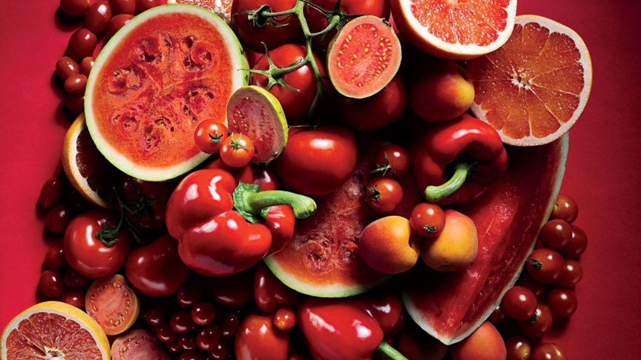 Kırmızı meyve ve sebzelerin cilde inanılmaz faydası