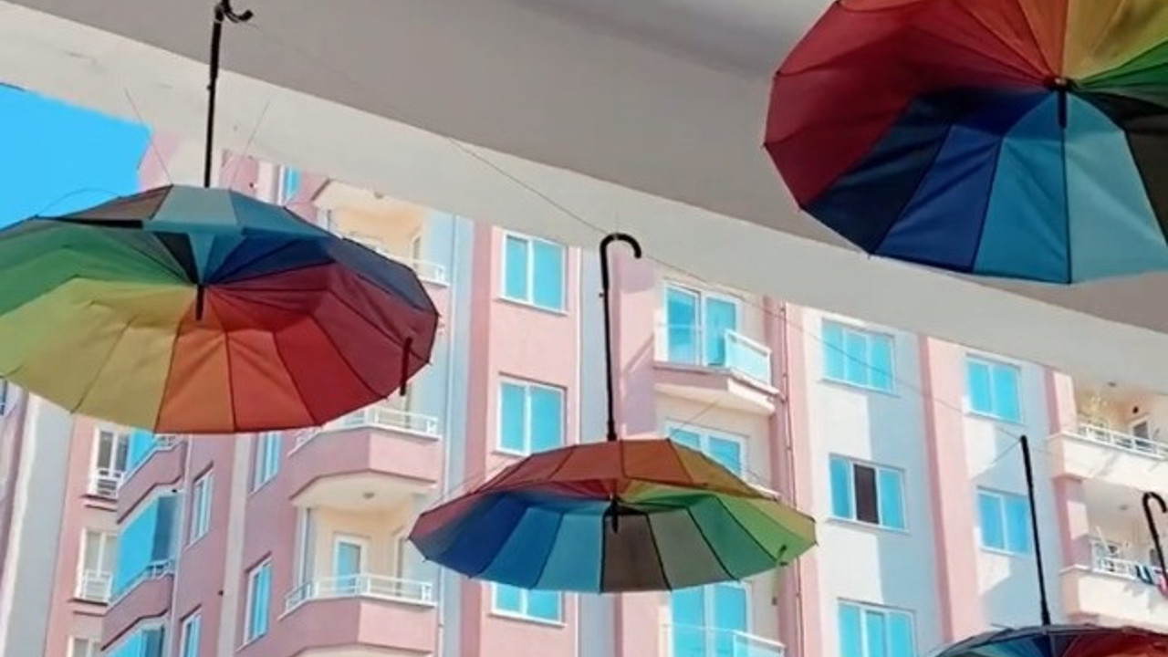 Süs için açılan şemsiyeler LGBT propagandası diye yasaklandı. Yok artık