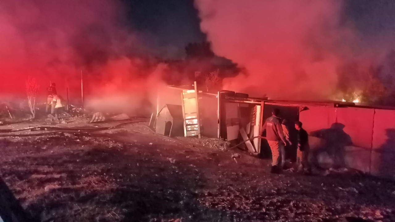 İzmir’de alevler geceyi aydınlattı