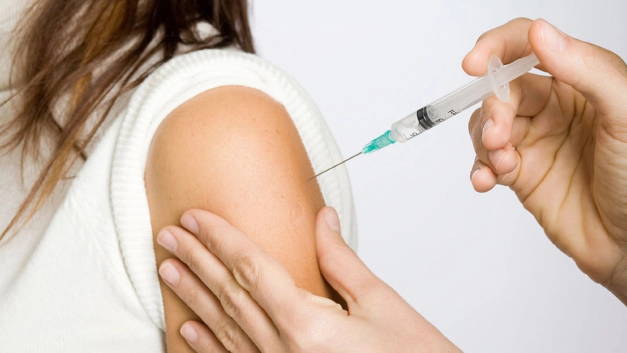 Ünlü profesör aşılarla ilgili sır mesajı açıkladı. Büyük skandal ortaya çıktı