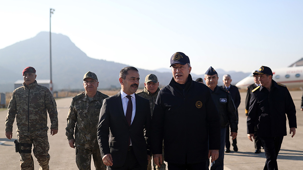 Akar TSK komuta kademesiyle Gökçeada’ya gitti. Zaten bizim olan adaya çıktı