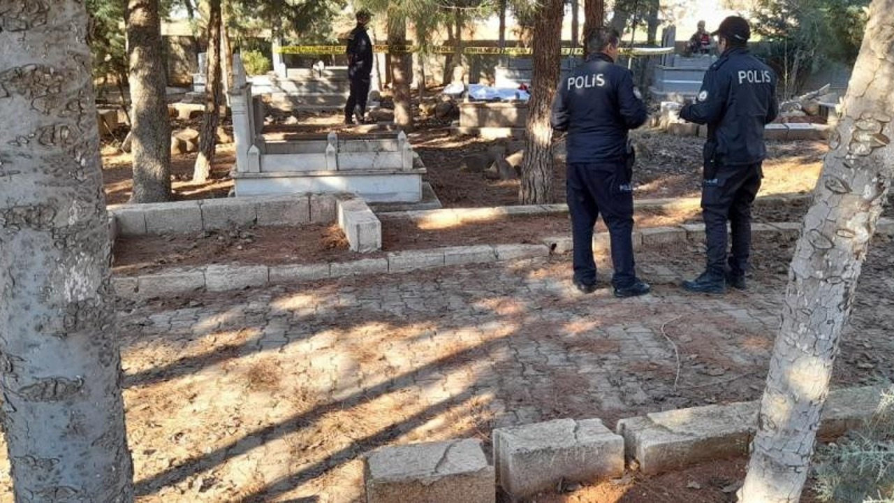 Kardeşini öldürdü mezarlıkta intihar etti