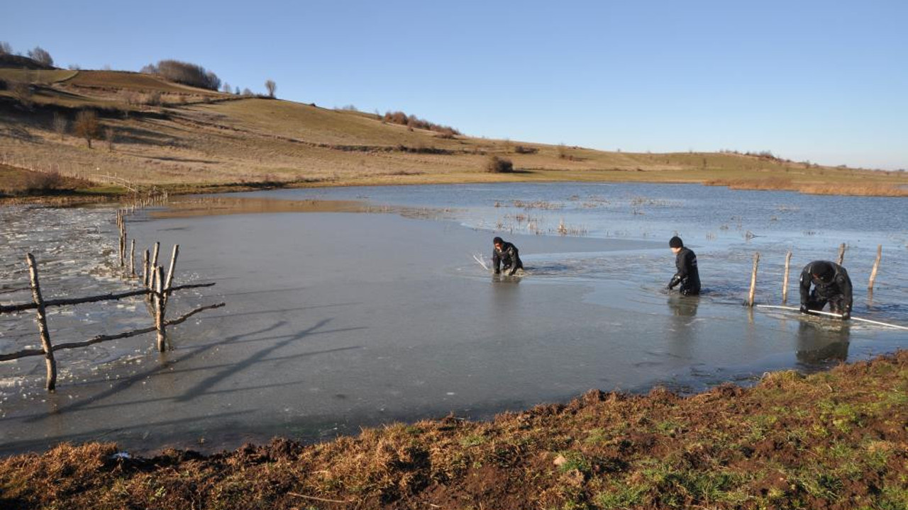 Buzları kırarak kayıp kadını aradılar (30 Aralık 2022)
