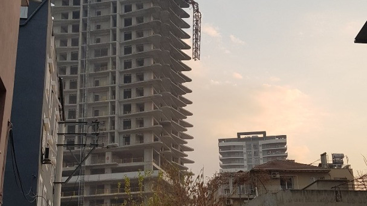 İzmir’de vinç devrildi. 5 kişi hayatını kaybetti