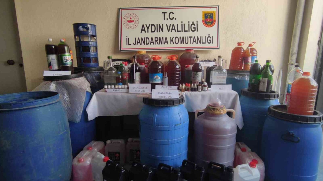 Jandarma Nazilli’de litrelerce kaçak içki ele geçirdi