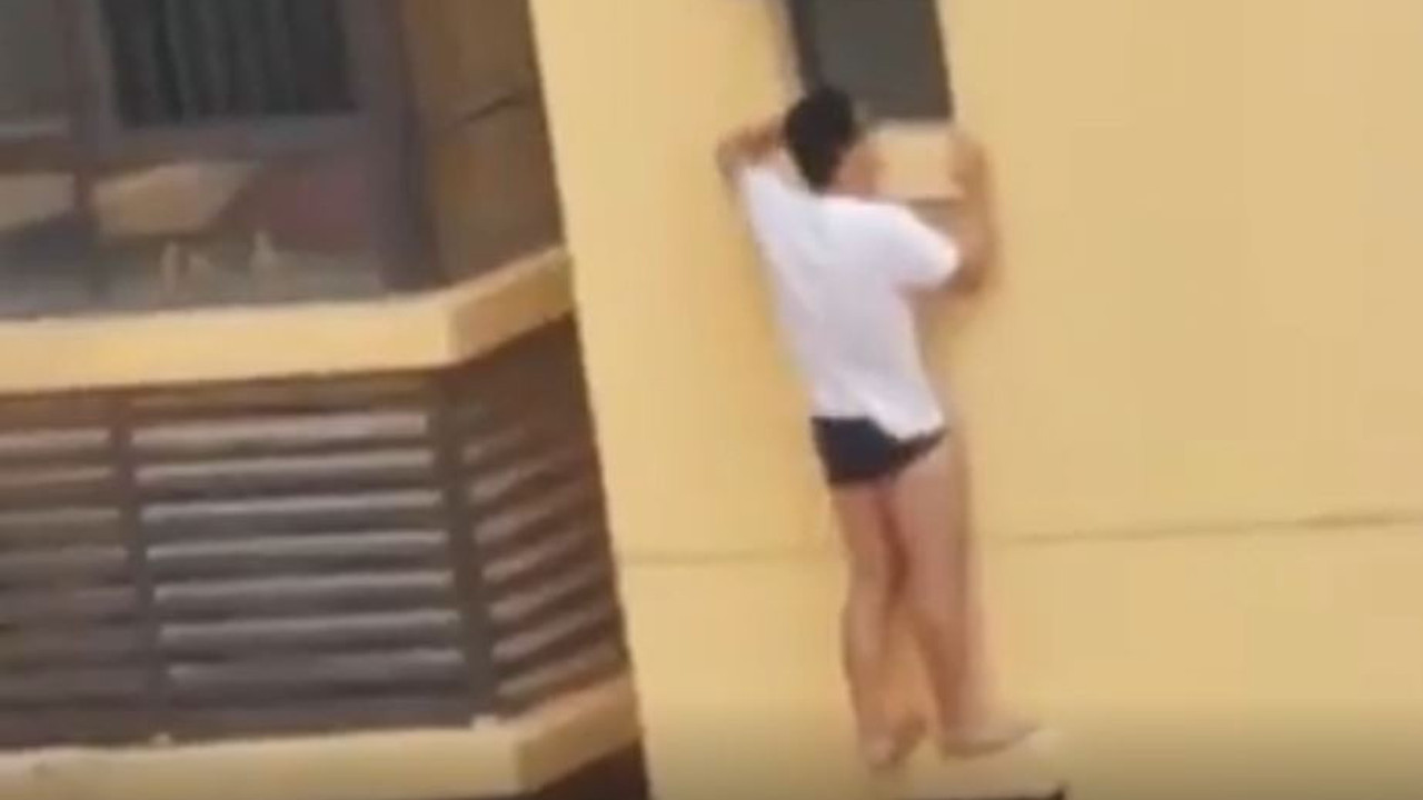 Yatak odasında basılan adamın görüntüleri rekor kırdı