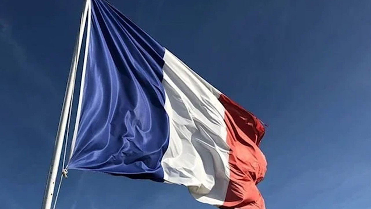 Fransa’da yılbaşı gecesi yaklaşık 500 kişi gözaltına alındı