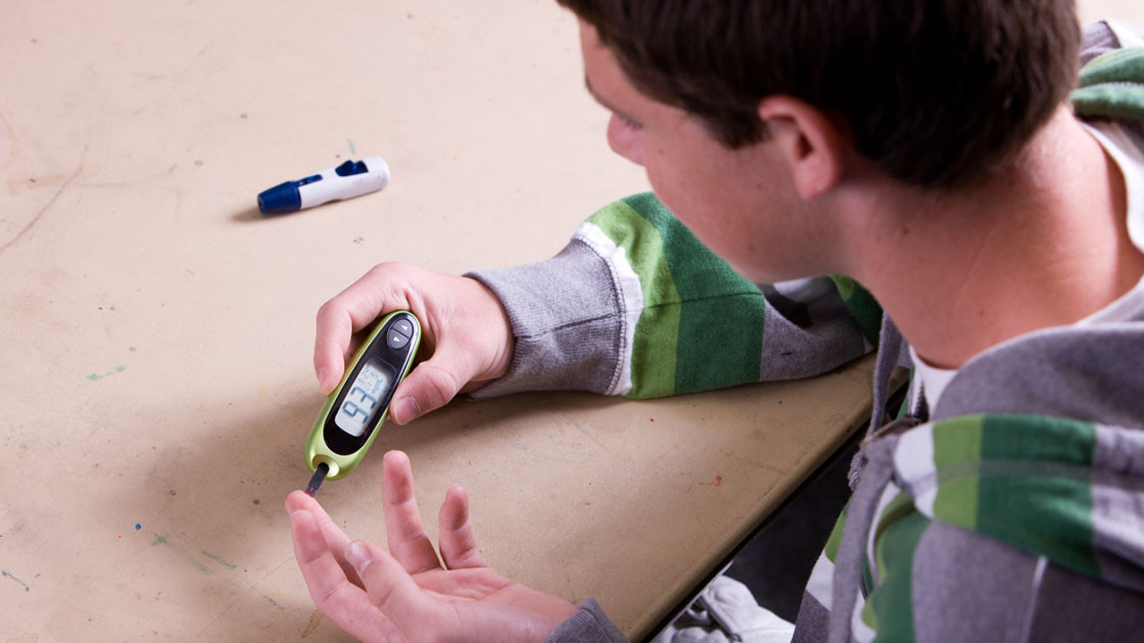 Şeker hastası çocukları sevindiren haber. Artık parmaklarını delmek zorunda kalmayacaklar