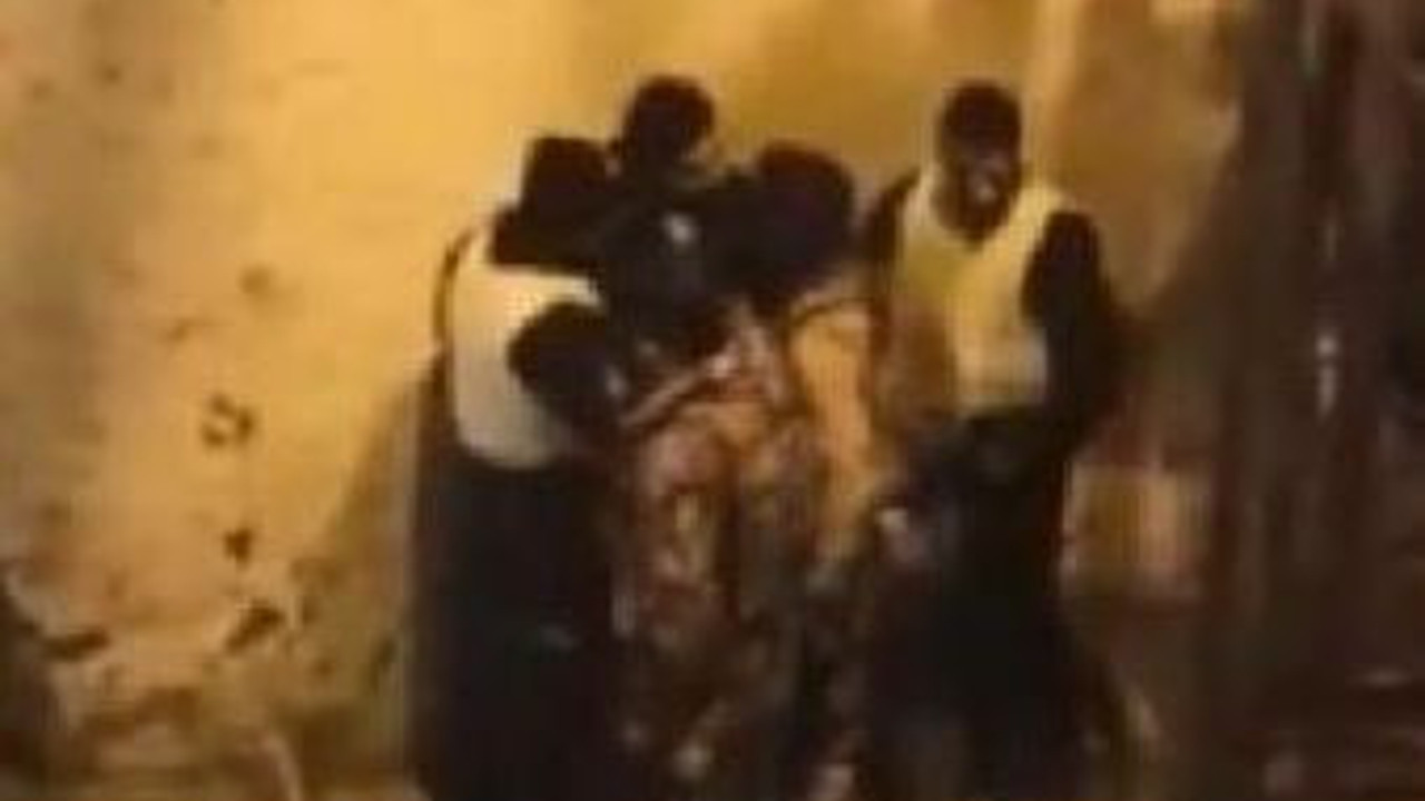 Namaza giden gence polis tokat atan 2 polis açığa alındı