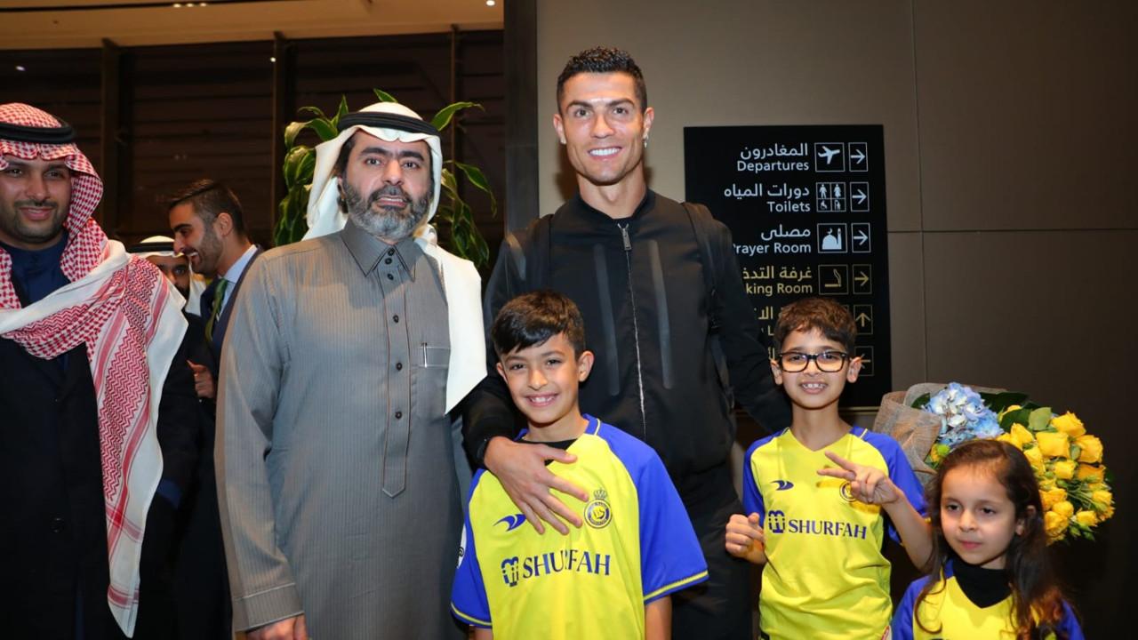 Ronaldo Arabistan'da. Kral karşılaması yapıldı