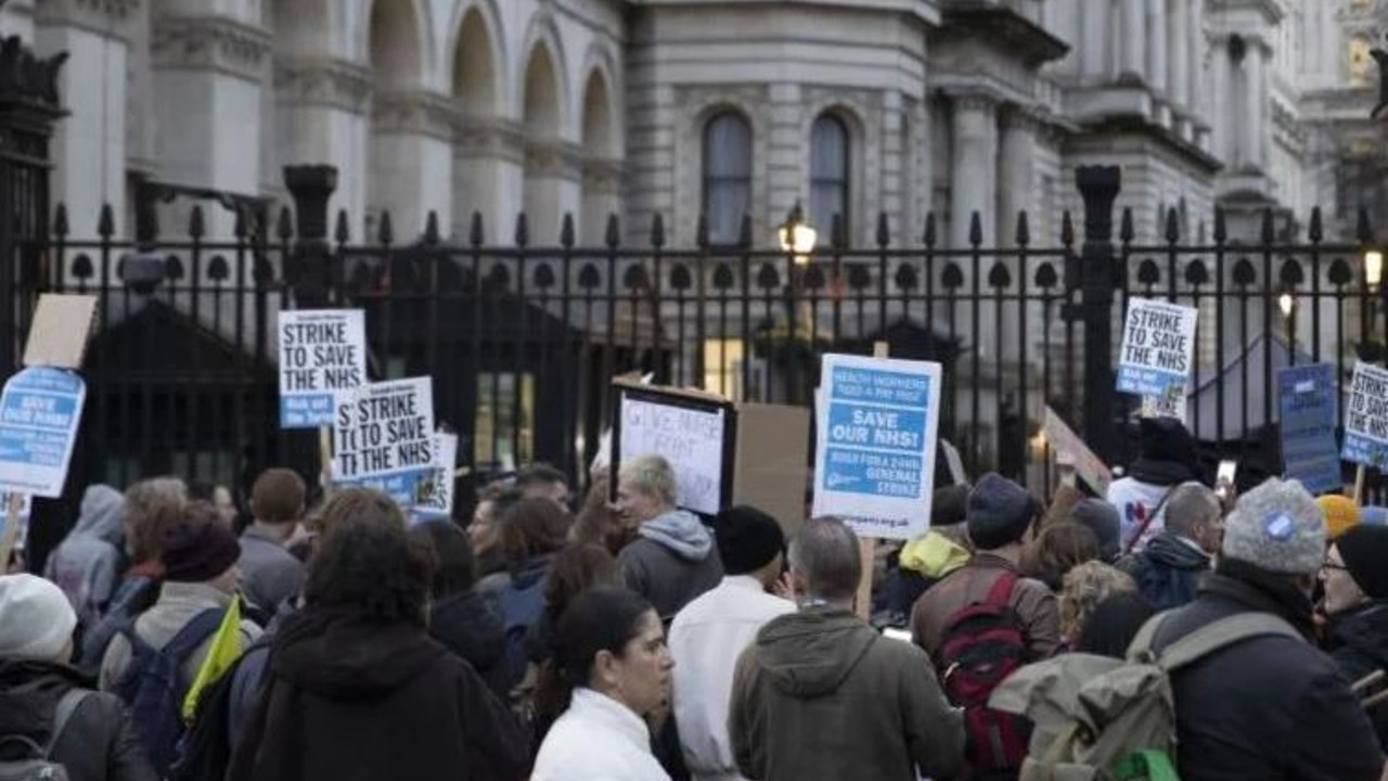 İngiltere’de demir yolu işçileri grevde