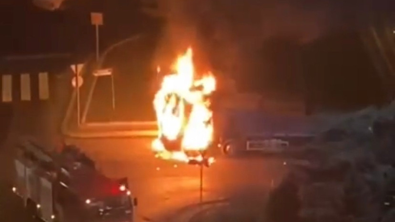 Park halindeki kamyon kundaklandı