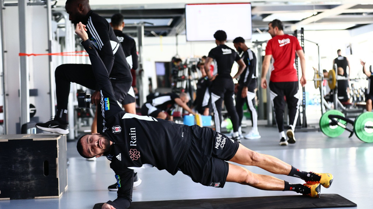 Beşiktaş'ta Saiss dönüyor. Katar'da sakatlanmıştı