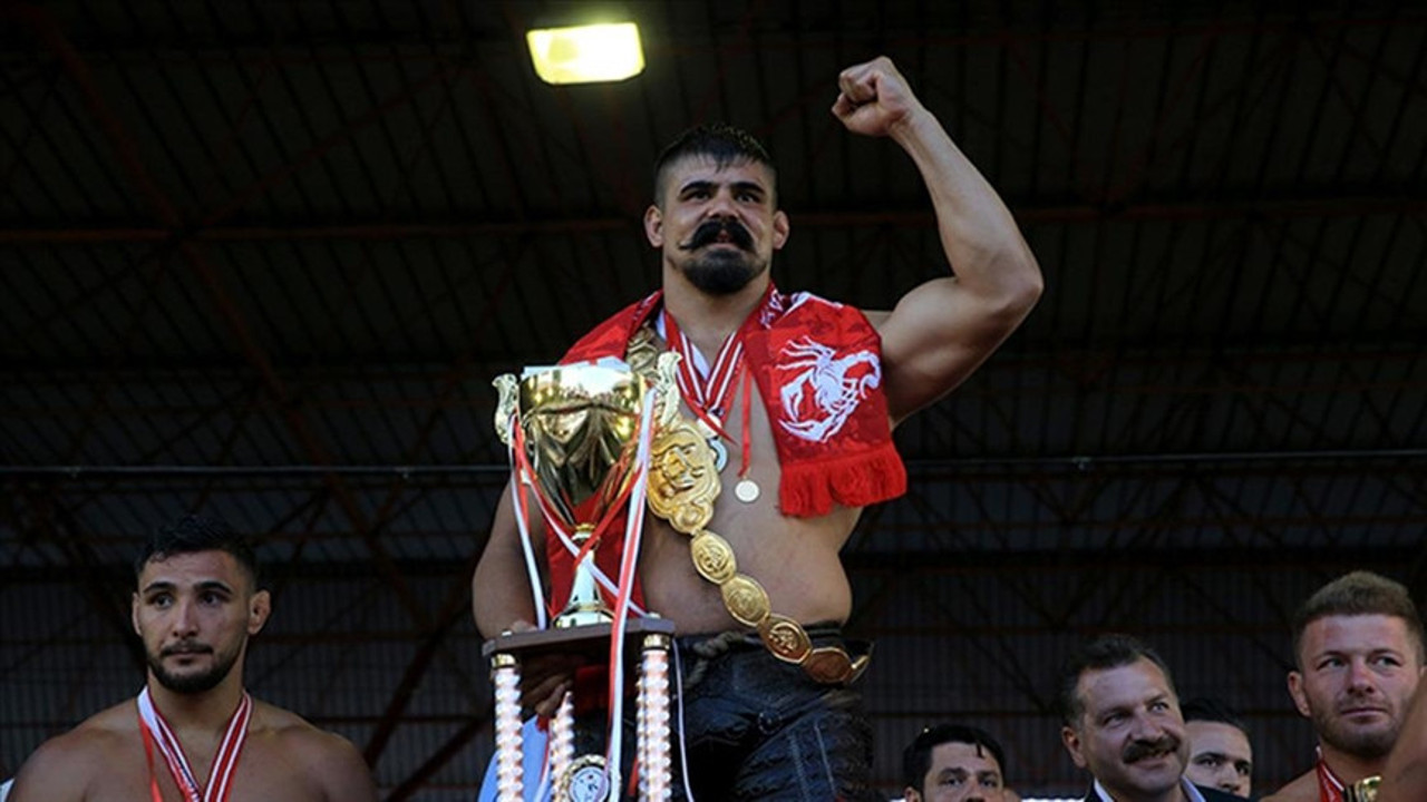 Cengizhan Şimşek'in altın kemerin alınma kararına tepkiler var. Edirne'den de açıklama geldi