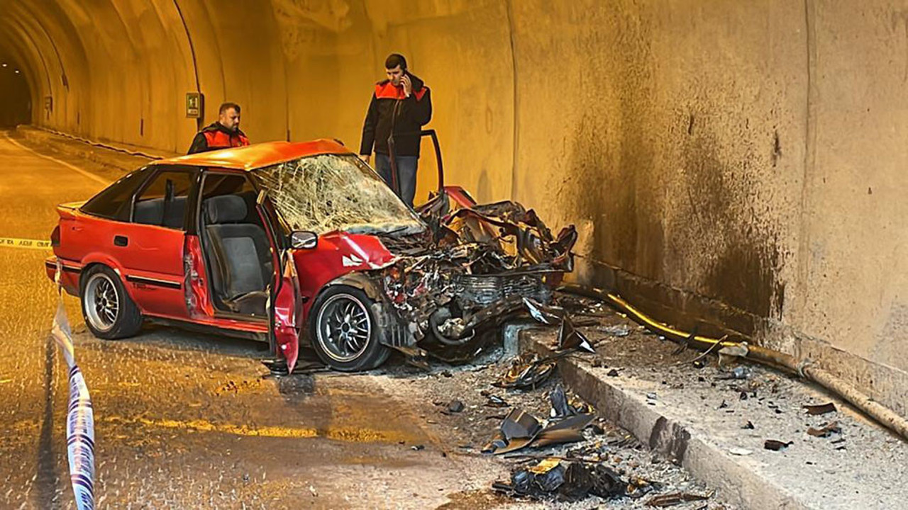 Otomobil ile TIR çarpıştı: 1 ölü, 2 yaralı