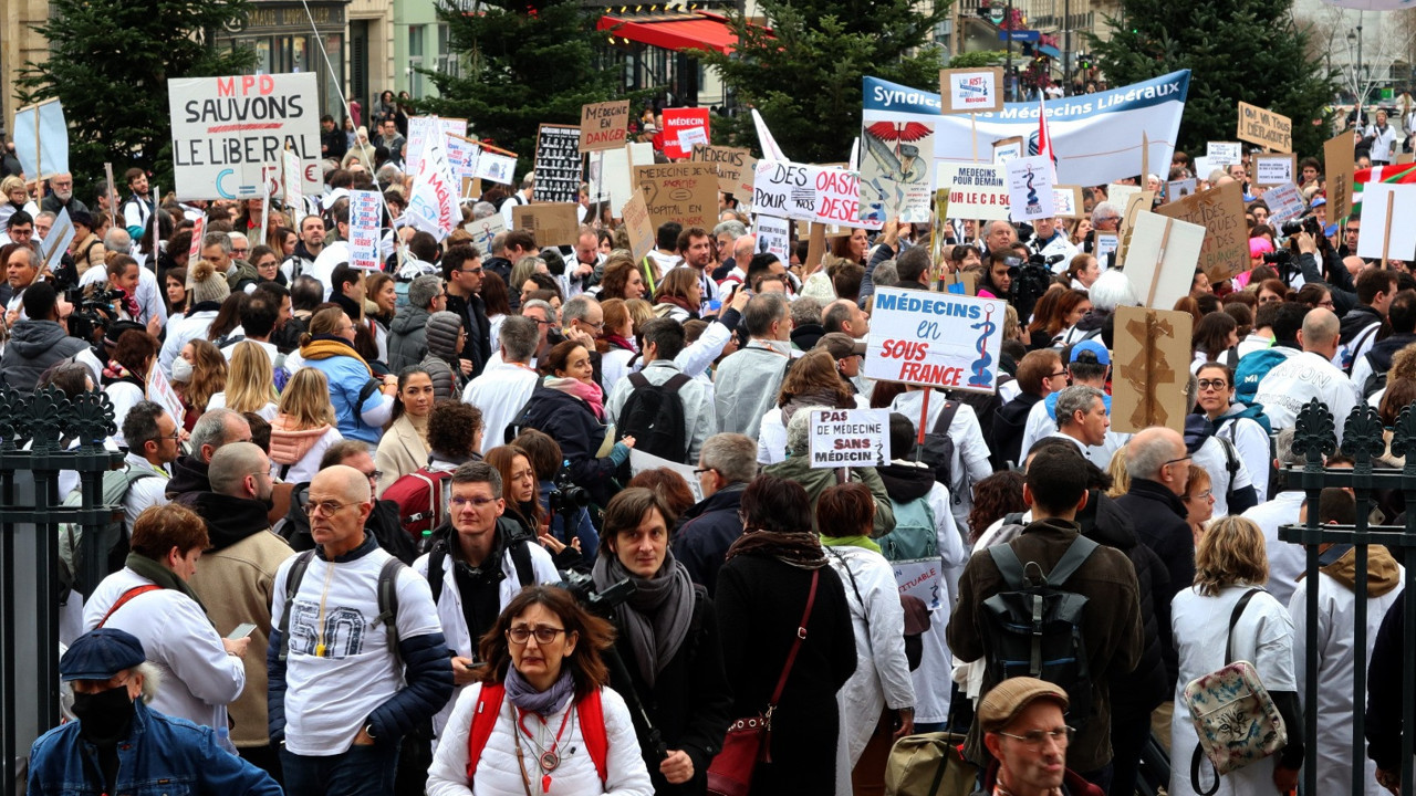 Fransa'da pratisyen hekimlerden protesto