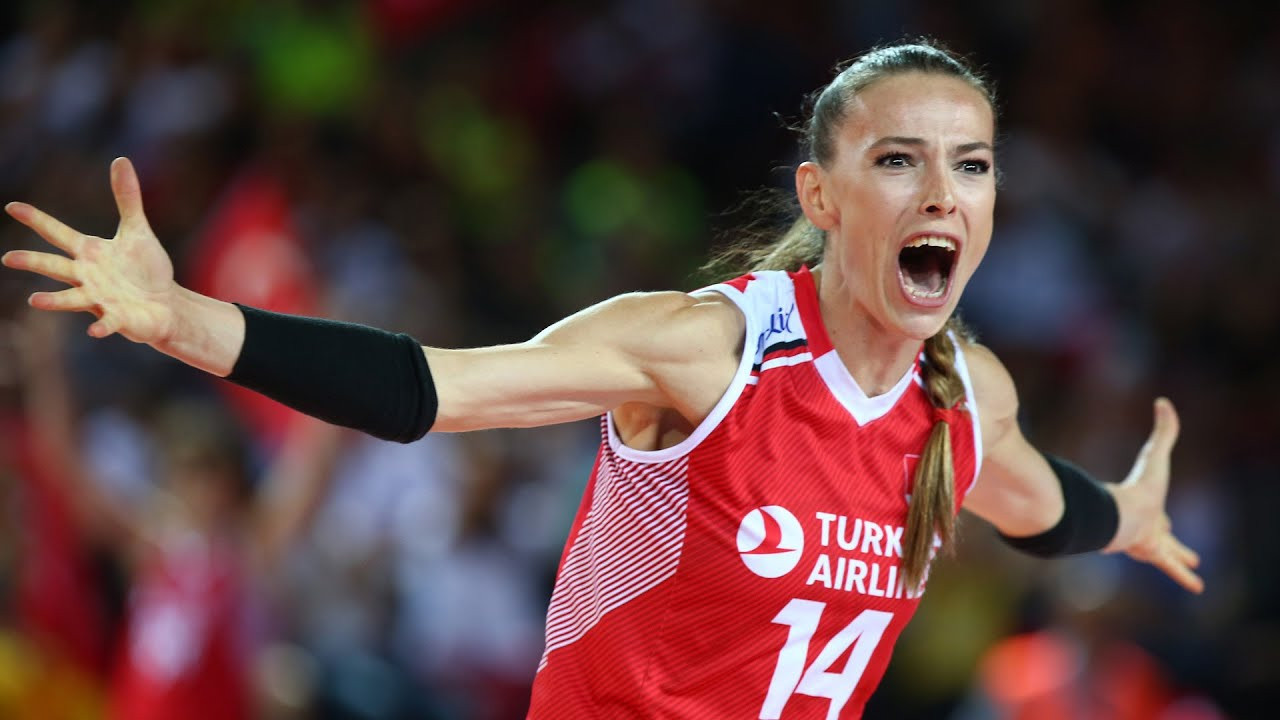 Milli voleybolcu Eda Erdem'den kötü haber