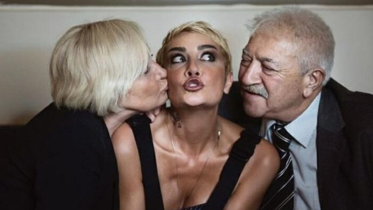 Şarkıcı Sıla'dan duygu yüklü paylaşım: Bize bir oda tuttum baba...