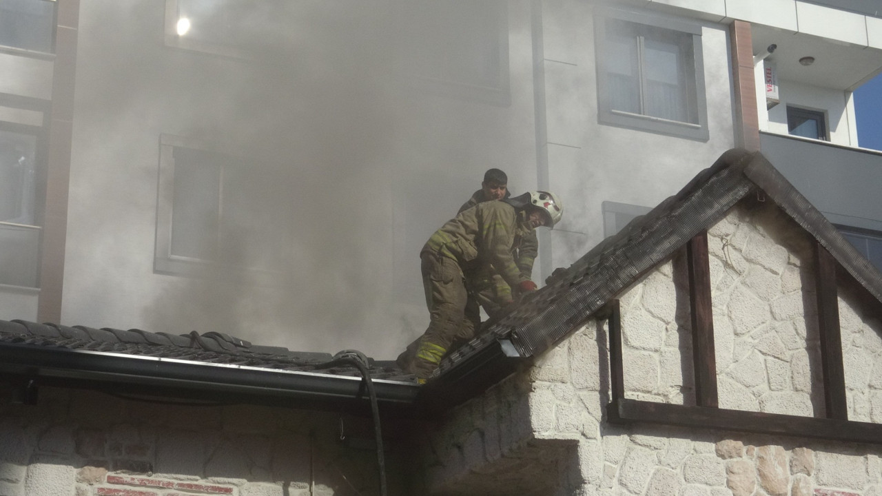 Avcılar'da kafede yangın paniği