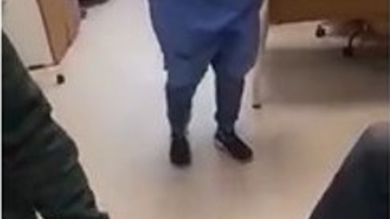 Bu nasıl hasta bir de utanmadan doktoru kameraya aldı. Kim durduracak doktorlara bu saldırıları