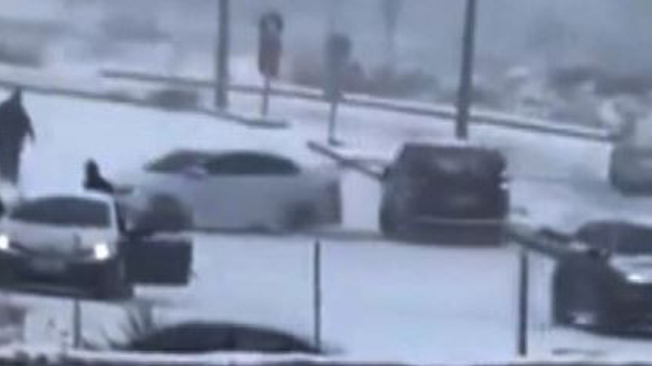 Van'da yol buz pistine döndü kazalar peş peşe geldi