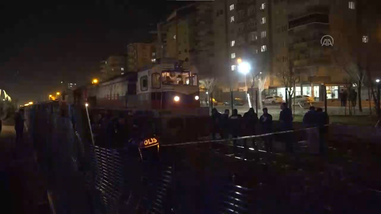 Yük treninin çarptığı kişi öldü