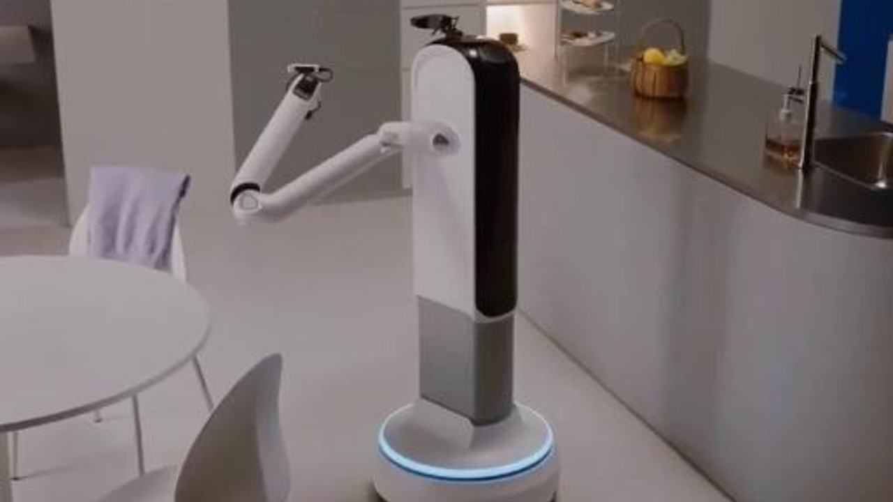 Teknoloji devinden hizmetçi robot. Tarih de verildi