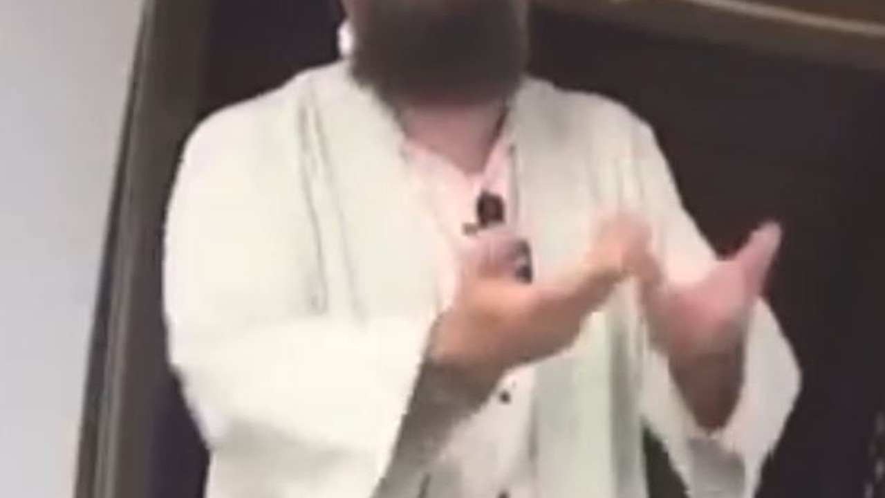 Bir hoca daha Cumhuriyeti ve laikliği hedef aldı. Oysa Cumhuriyet sayesinde hocalık yapıyorlar