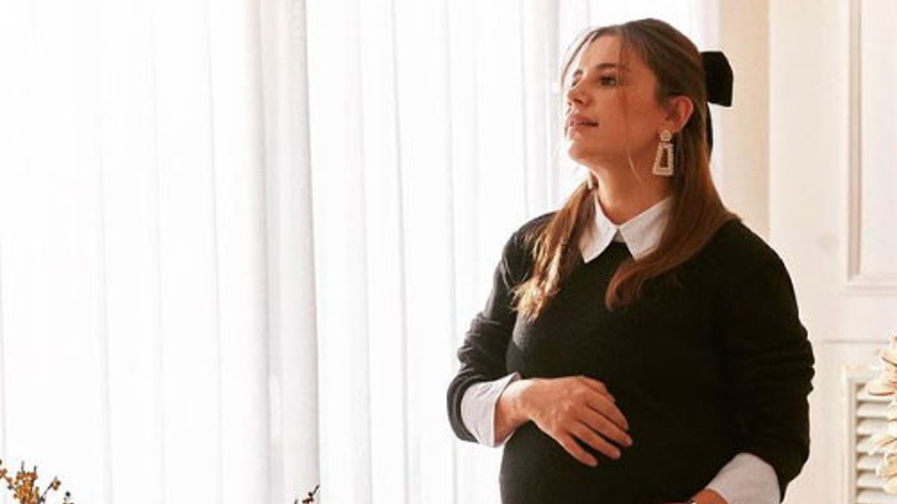 Merve Özbey eski fotoğraflara daldı