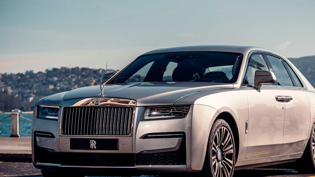 Rolls-Royce satış rekoru kırdı. Zenginler yine lüksten vazgeçmedi