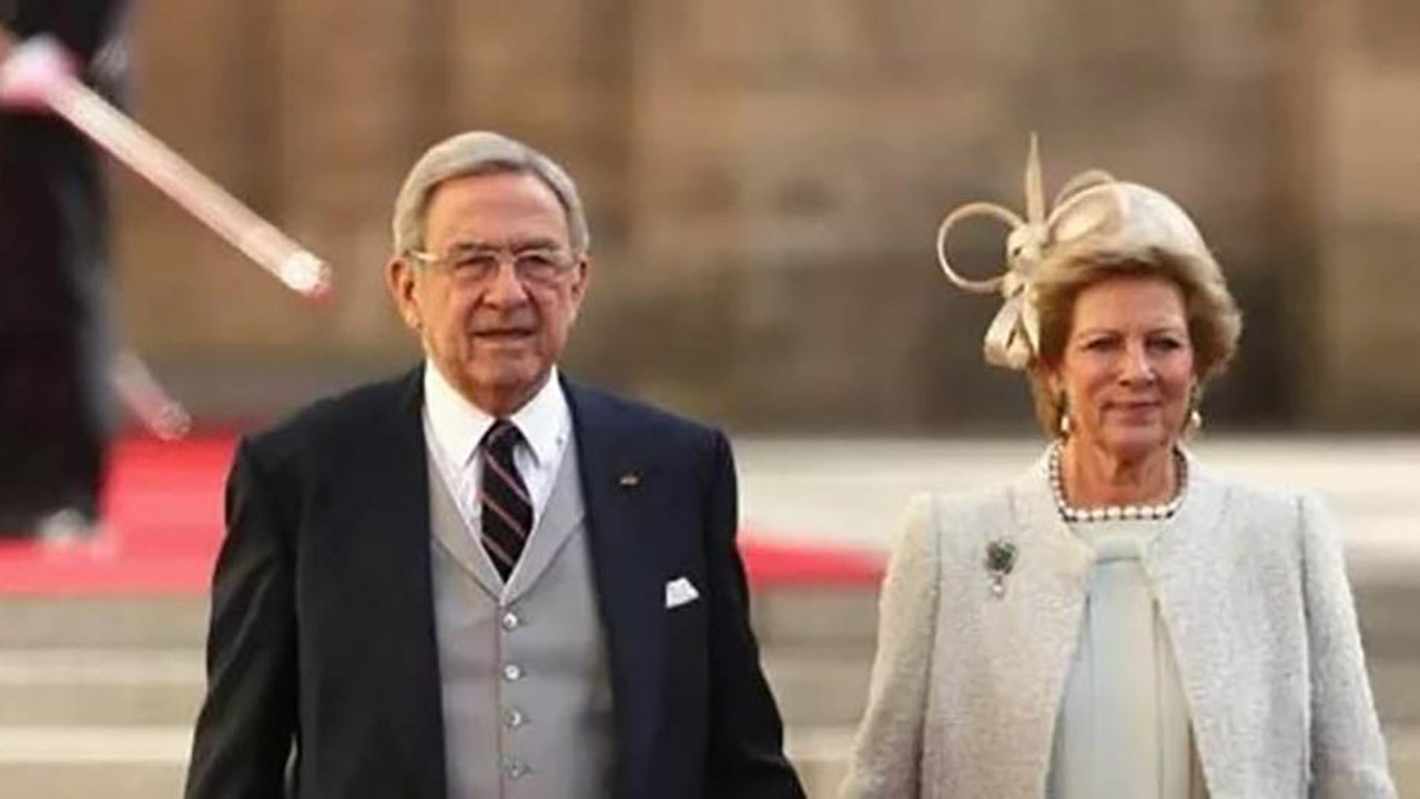 Yunanistan'ın son Kralı İkinci Konstantinos resmi törenle defnedilmeyecek