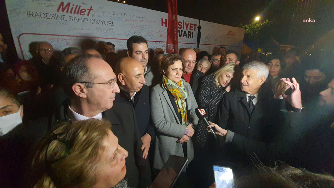 Canan Kaftancıoğlu, İBB önündeki ‘Demokrasi Nöbeti’nde: Cehennemin kapılarını, kimse sakın açmaya kalkmasın